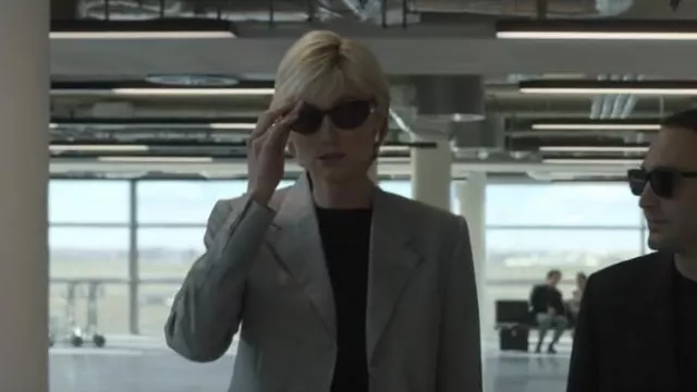 Chimi 06 Sun­glass­es worn by Princess Diana (Elizabeth Debicki) as seen in The Crown (S06E03)