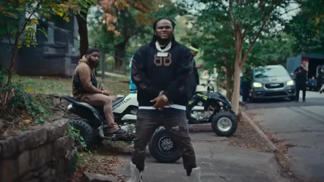 Jeans Amiri Dark Indigo & Plaid MX1 porté par Tee Grizzley dans Ain’t Nothing New [Vidéo officielle]