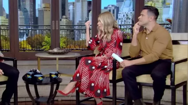 Gianvito Rossi Gianvito 105 Velvet Pumps worn by Kelly Ripa as seen in LIVE with Kelly and Mark on November 15, 2023