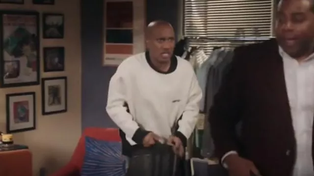 Sweat-shirt Ambush Color Block porté par Gary Williams (Chris Redd) comme on le voit dans Kenan (S01E09)