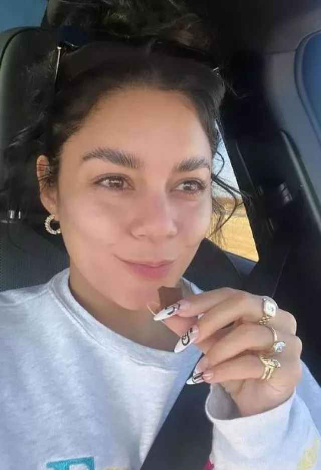 Jacquie Aiche Eva Teardrop Diamond Head Snake Ring worn by Vanessa Hudgens on her Instagram post on November 19, 2023