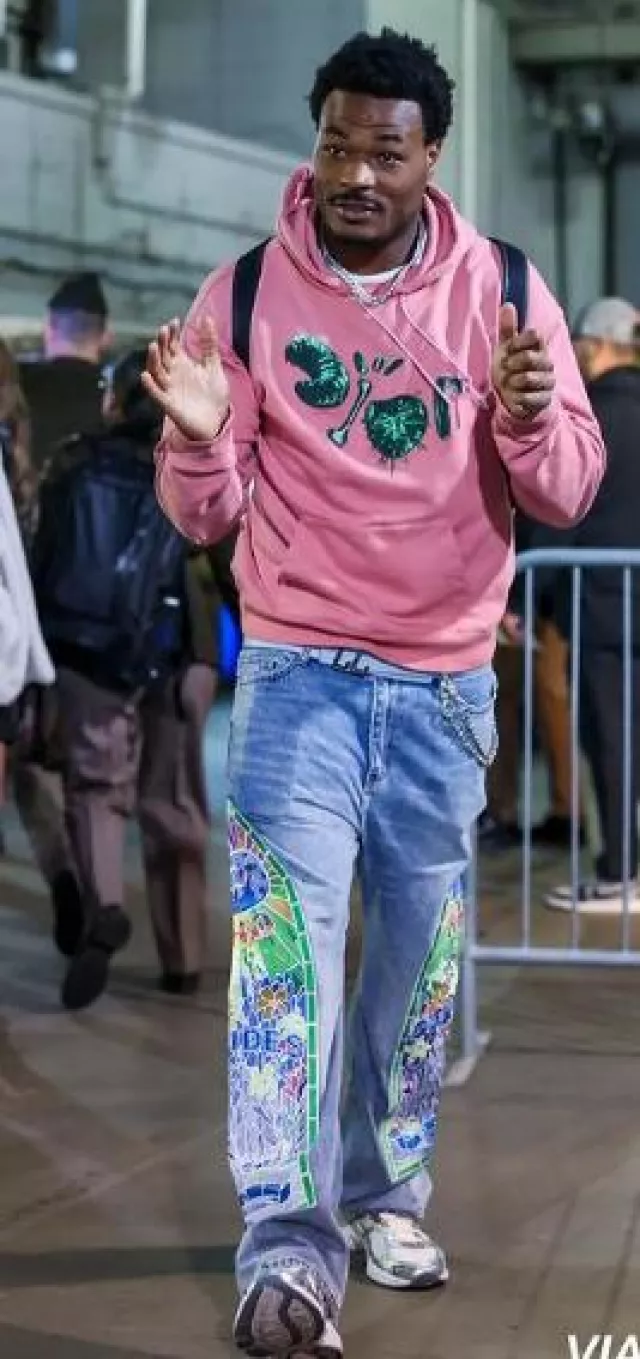 Sudadera con capucha Dior x Cactus Jack Pink Bugs Logo usada por Derwin James Jr. en la cuenta de Instagram @derwinjames