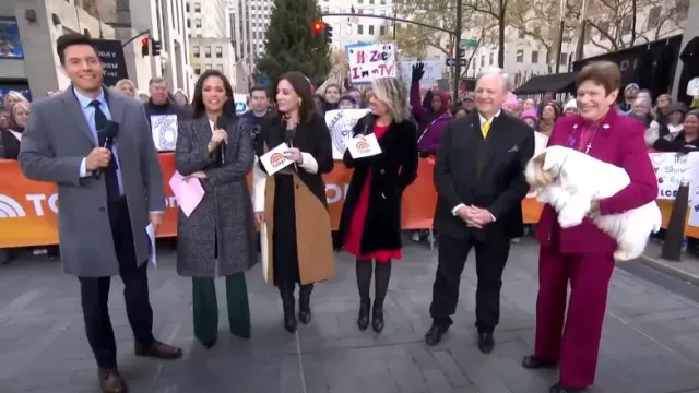 Avec Les Filles Wavy Colorblock Coat worn by Hallie Jackson as seen in Today on November 24, 2023