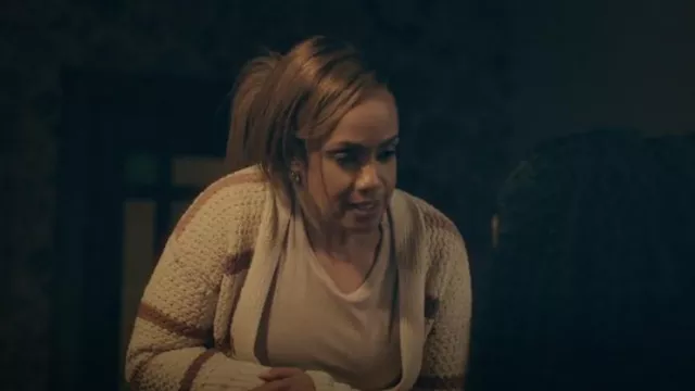 Cardigan en tricot rayé porté par Angela Washington (Tammy Townsend) comme on le voit dans Average Joe (S01E05)