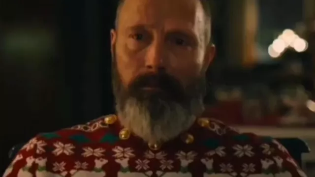 Le pull de Noël porté par Markus (Mads Mikkelsen) dans le film Riders of Justice