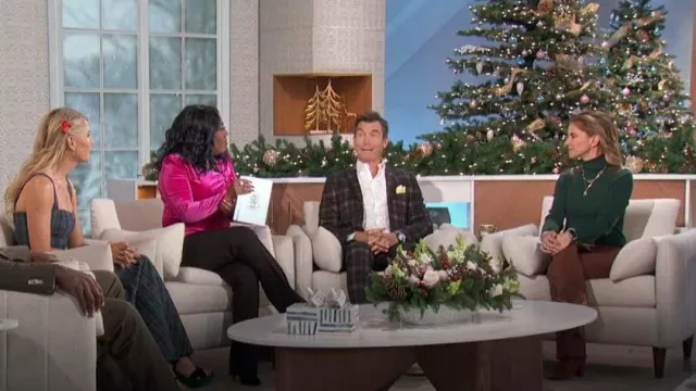 Lauren Ralph Lauren Col roulé côtelé bordé de similicuir porté par Natalie Morales dans The Talk le 27 novembre 2023
