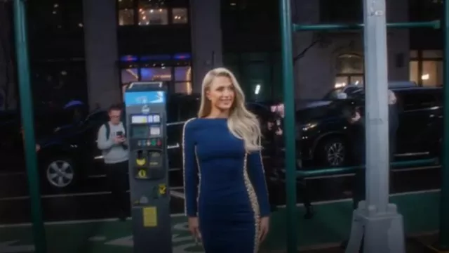 Jenny Packham Robe mi-longue ornée de cristaux bleu marine portée par Paris Hilton dans Paris in Love (S02E05)