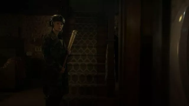 Trench-coat camouflage Nili Lotan Farrow porté par Dorothy « Dot » Lyon (Juno Temple) comme on le voit dans Fargo (S05E03)