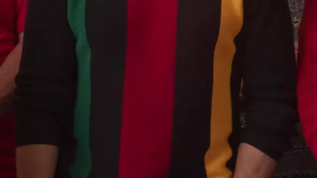 Tommy Hilfiger Color Block Sweater porté par Graham Stroop (Robbie Amell) comme on le voit dans la garde-robe du film EXmas