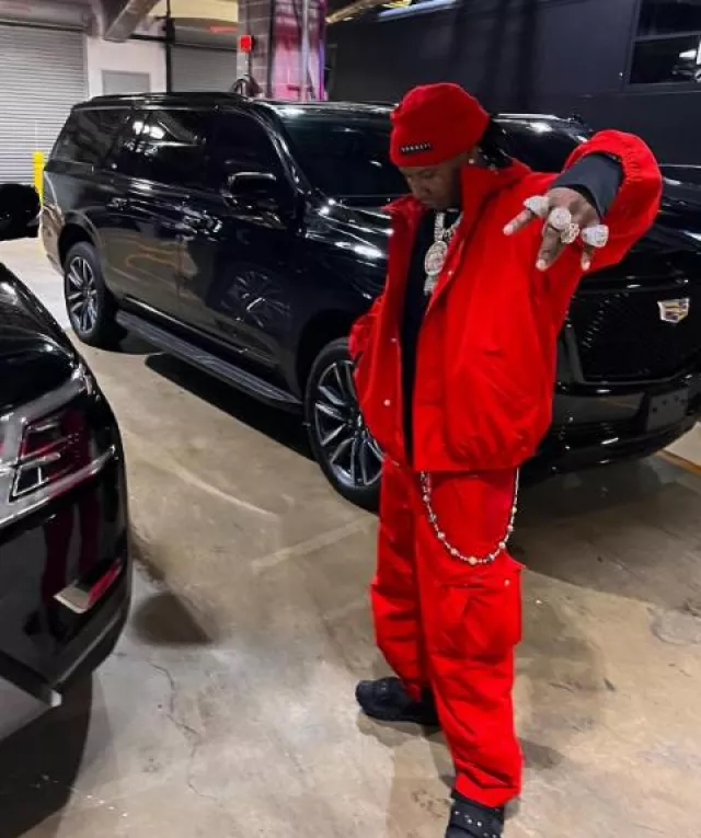 Balenciaga Red 3B Sports Icon Cargo Ski Pants worn by Moneybagg Yo on the Instagram account @moneybaggyo