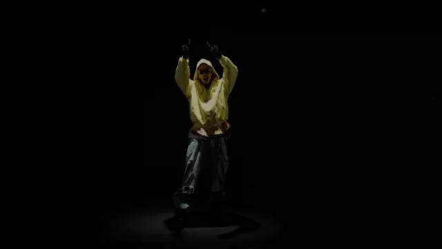 Balenciaga Sweat à capuche zippé en flanelle Yellow Unity Sports Icon porté par Wiz Khalifa dans Heavy Hitters [Clip officiel]