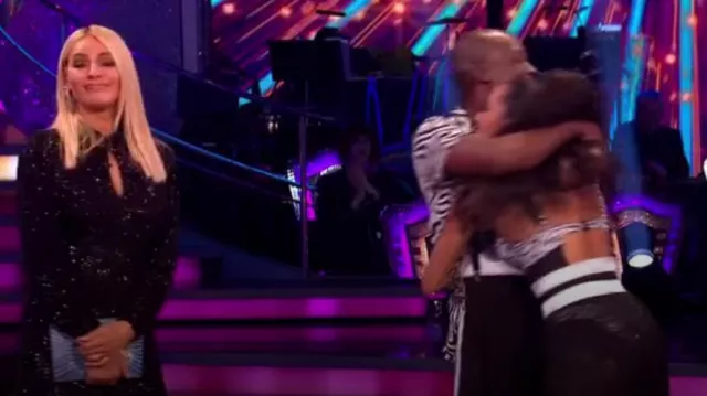 Robe Lauper Ronny Kobo portée par Tess Daly dans Strictly Come Dancing : It Takes Two (S21E04)