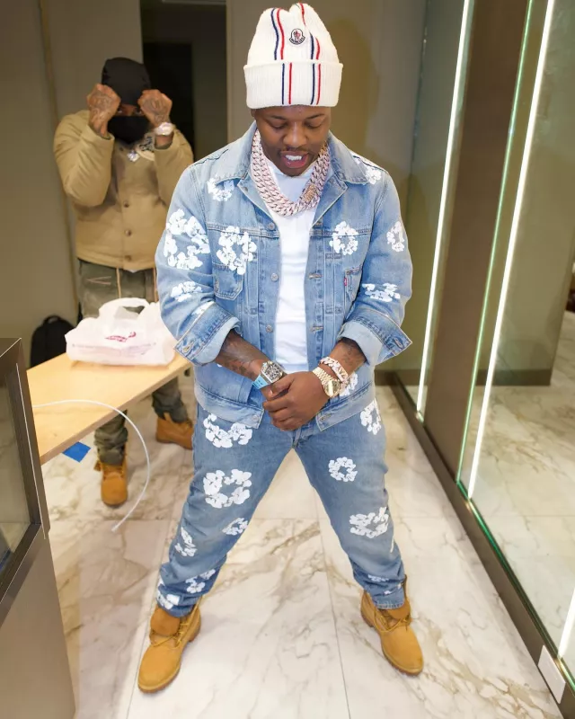 Jeans Couronne de Coton Bleu Délavé Clair Denim Tears porté par Lil Zay Osama sur le compte Instagram @lilzayosama