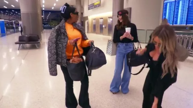 Mnml Paisley Cropped Puffer porté par Monica Garcia comme on le voit dans The Real Housewives of Salt Lake City (S04E13)