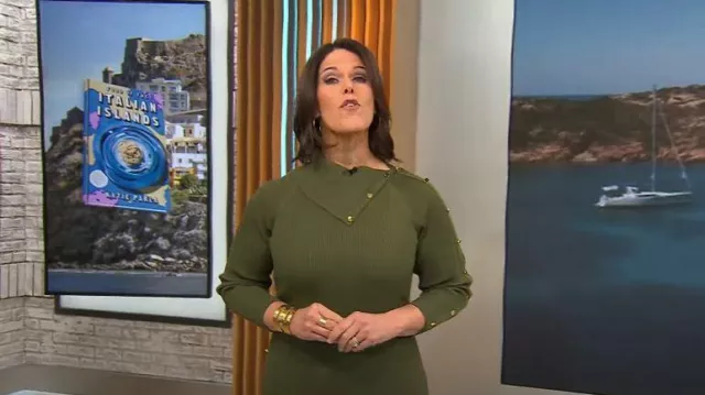 Karen Millen Viscosa Blend Rib Envelope Neck Knit Midi Vestido usado por Dana Jacobson como se ve en CBS Mornings el 3 de diciembre de 2023