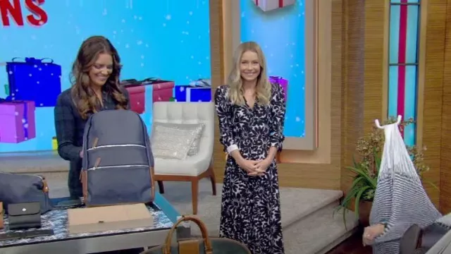Faherty Legend Sweater Maxi Dress porté par Monica Mangini comme on le voit dans LIVE with Kelly and Mark le 5 décembre 2023