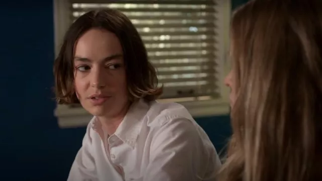 Madewell Over­size Shirt worn by Casey Gardner (Brigette Lundy-Paine) as seen in Atypical (S04E01)