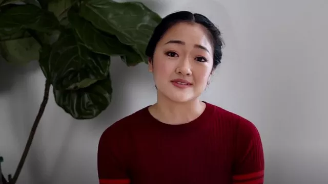 Rag & Bone Arc­tic Ribbed TOp worn by Julia Sasaki (Amy Okuda) as seen in Atypical (S04E02)