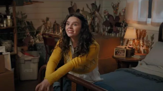 Pull H&M porté par Grace (Ellie O’Brien) comme on le voit dans Ma vie avec les Walter Boys (S01E03)