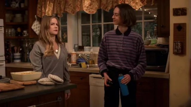 Iets Frans... Velour Rug­by Top worn by Casey Gardner (Brigette Lundy-Paine) as seen in Atypical (S04E04)