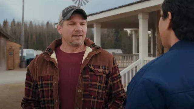 Chaqueta de franela forrada de sherpa a cuadros a cuadros seleccionada por la AHA usada por George (Marc Blucas) como se ve en My Life with the Walter Boys (S01E06)