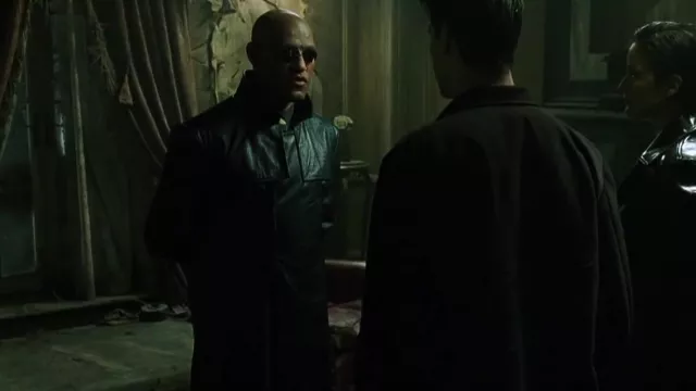 Le long manteau en cuir porté par Morpheus (Laurence Fishburne) dans le film Matrix Reloaded