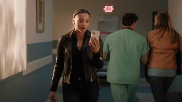 Veste de motard en cuir All Saints Dalby portée par Lacey Quinn (Gabrielle Walsh) comme on le voit dans Found (S01E11)