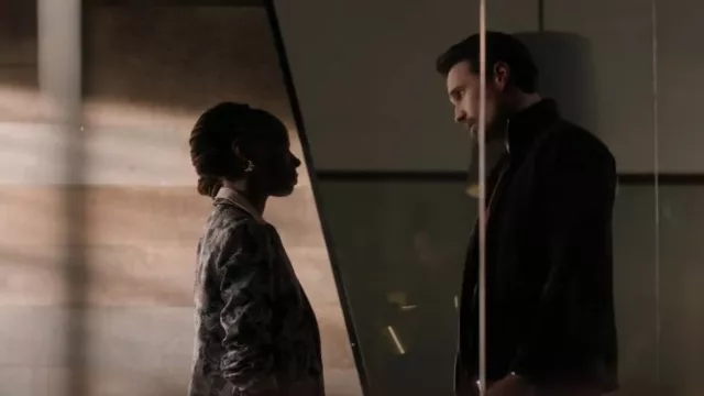 Cinq à Sept Plume Khloe Blaz­er worn by Gabi Mosely (Shanola Hampton) as seen in Found (S01E11)