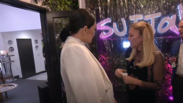 Abrigo de Mirabelle de J Crew usado por Crystal Kung Minkoff como se ve en The Real Housewives of Beverly Hills (T13E08)