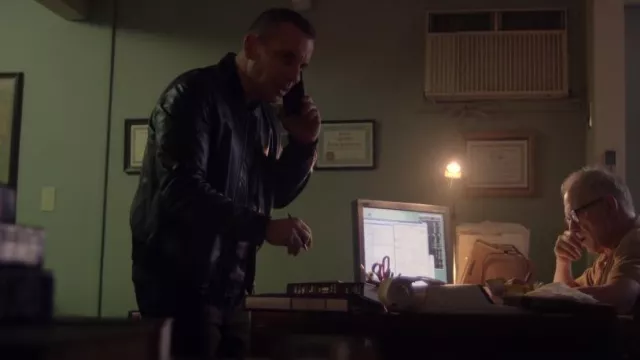 Veste en cuir Reiss Mars portée par Danny (Sebastian Maniscalco) comme on le voit dans Bookie (S01E05)