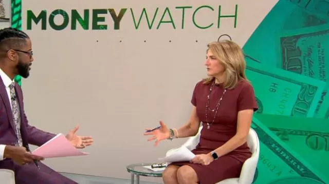 Robe à coutures modernes Theory portée par Jill Schlesinger dans CBS Mornings le 13 décembre 2023