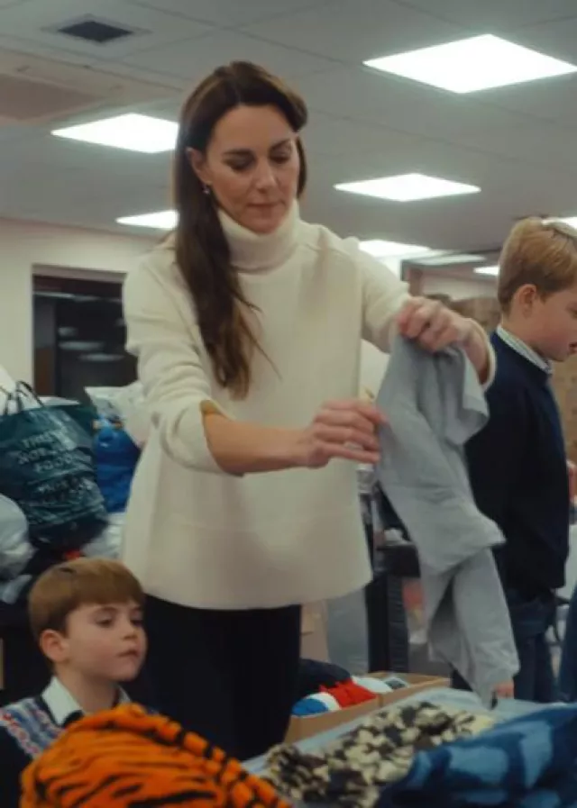 Reiss Edina Relaxed RollNeck Jumper In Cream worn by Kate Middleton at