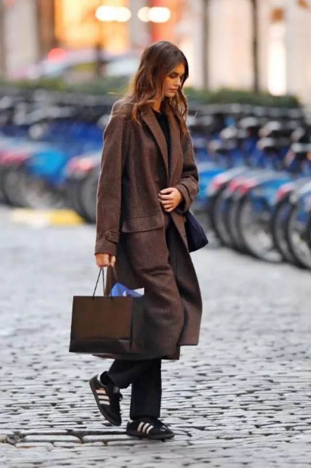 McNally Jackson Tote worn by Kaia Jordan Gerber in New York City on December 12, 2023 Spotern
