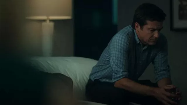 Camisa J Crew Gingham Secret Wash usada por Martin 'Marty' Byrde (Jason Bateman) como se ve en Ozark (S04E09)