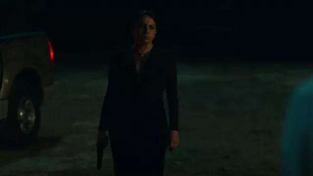 Anillo Effy Eclipse de oro amarillo de 14 quilates con diamantes y ónix usado por Camila Elizonndro (Verónica Falcón) como se ve en Ozark (S04E14)