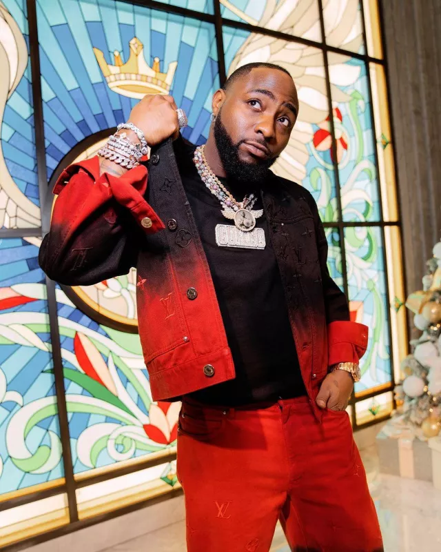 Jean Louis Vuitton Rouge & Noir Dégradé porté par Davido sur le compte Instagram @davido
