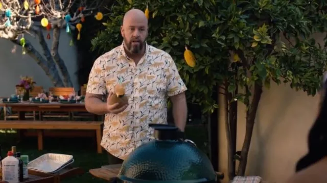 J Crew Camisa Daisy Elástica de Manga Corta usada por Toby Damon (Chris Sullivan) como se ve en This Is Us (T06E11)