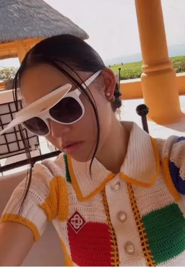 Gafas de sol con visera Chanel usadas por Jaime Xie en su historia de Instagram el 17 de diciembre de 2023