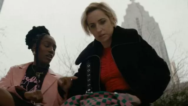 A.l.c. Ansel Steep Cheekd Haut à manches longues porté par Mae (Zoe Lister-Jones) comme on le voit dans Slip (S01E05)