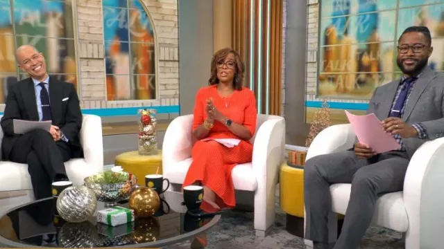 Vestido de punto mixto de Jason Wu usado por Gayle King como se ve en CBS Mornings el 21 de diciembre de 2023