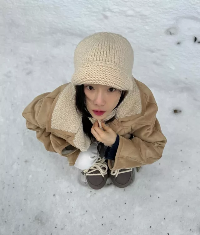 Moon Boot Étude de cas Icon Low Taupe Boots portées par Taeyeon sur son post Instagram le 25 décembre 2023