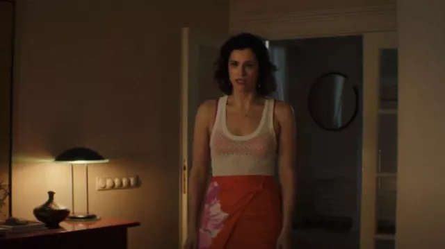 Ted Baker Bethhie Falda larga tejida con estampado floral usada por Becka (Jessica De Gouw) como se ve en la serie de televisión The Couple Next Door (T01E04)