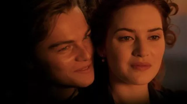 Les boucles d'oreilles portées lors de la scène sur la proue par Rose Dewitt Bukater (Kate Winslet) dans le film Titanic