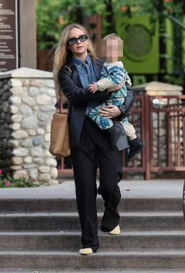 Loewe Trousers in Wool worn by Jennifer Lawrence in Beverly Hills on December 27, 2023