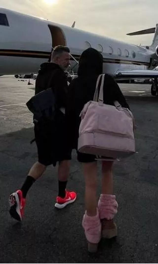 Beis The Weekender Bag in Atlas Pink worn by Dixie D’Amelio on Gianina Paolantonio’s Instagram Story on December 29, 2023