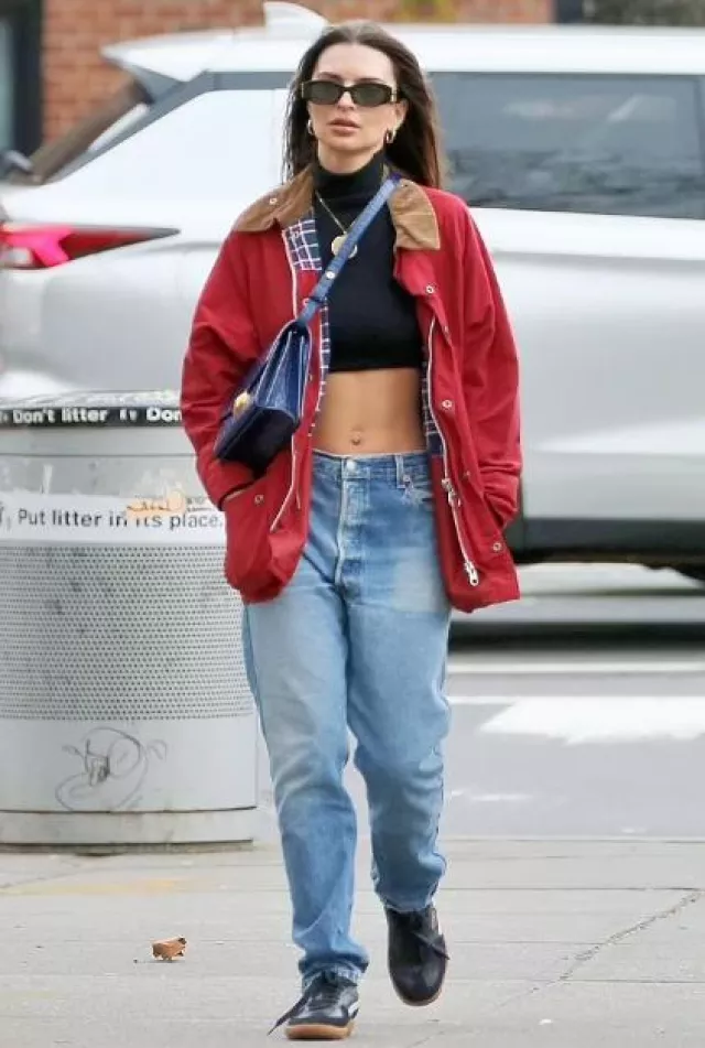 Miu Miu Miu Glimpse Sunglasses worn by  Emily Ratajkowski in New York City on December 10, 2023