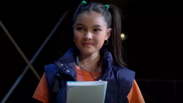 H&M Crop Vest worn by Carmie Hen­ley (Kaileen Chang) as seen in I Woke Up a Vampire (S01E02)