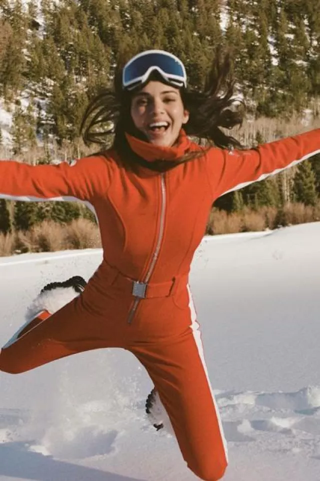 Lunettes Moncler Terrabeam portées par Kendall Jenner lors de la campagne Fwrd le 1 janvier 2024