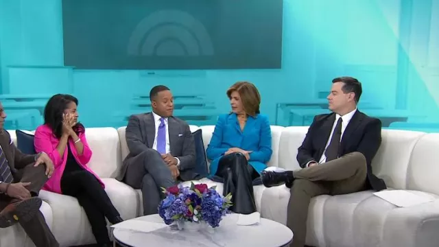 Alice + Olivia Pailey Blazer ajusté en lin mélangé porté par Hoda Kotb comme on le voit dans Today le 2 janvier 2024