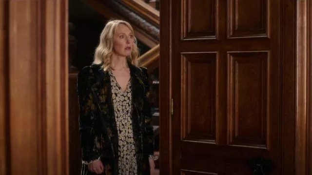 Free People Hazel Duster porté par Caroline Burkett (Hattie Morahan) dans Fool Me Once (S01E02)